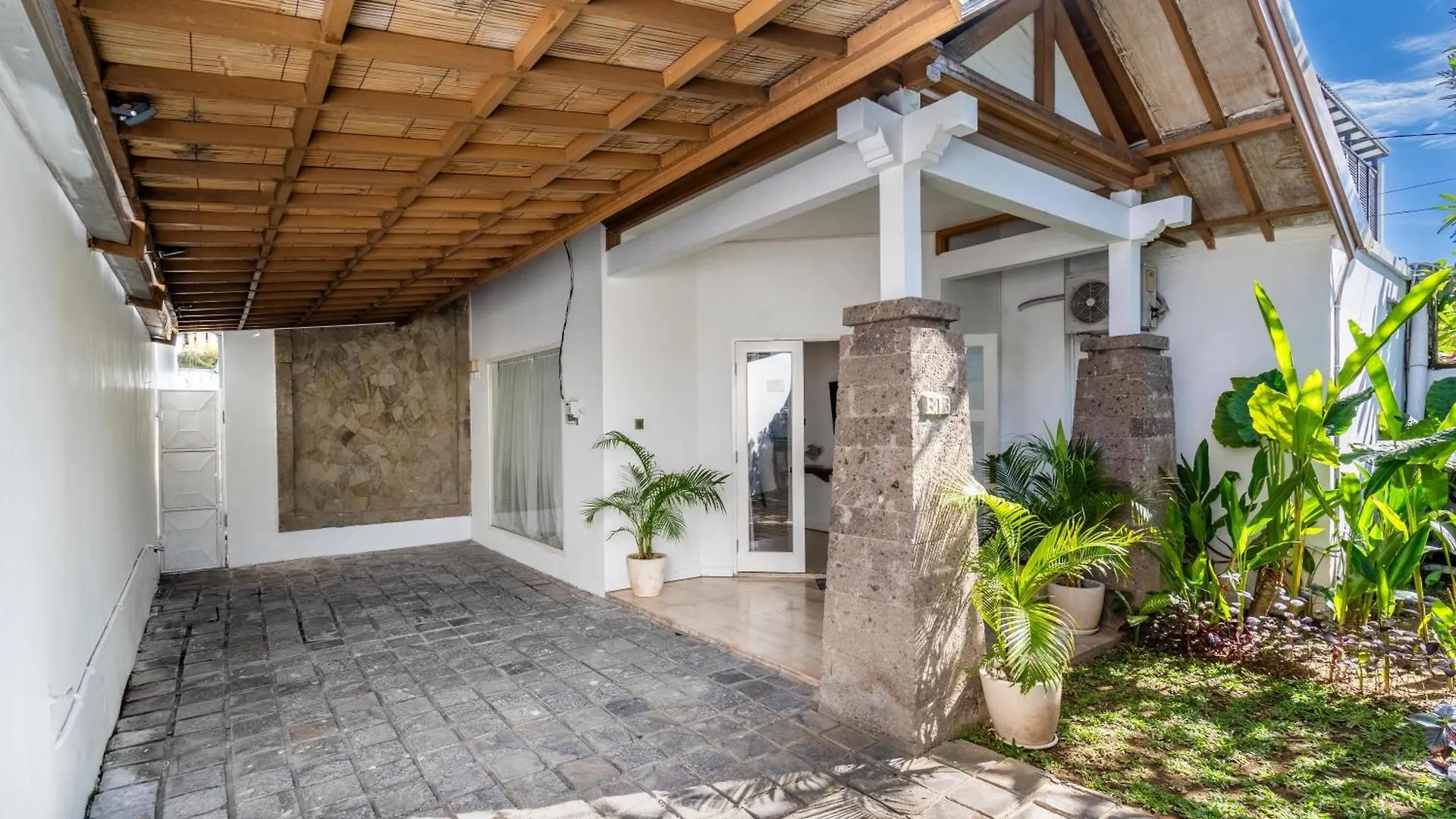 Master Suite In Pool Villa -Ideal For Entertaining Seminyak Habitación en casa particular